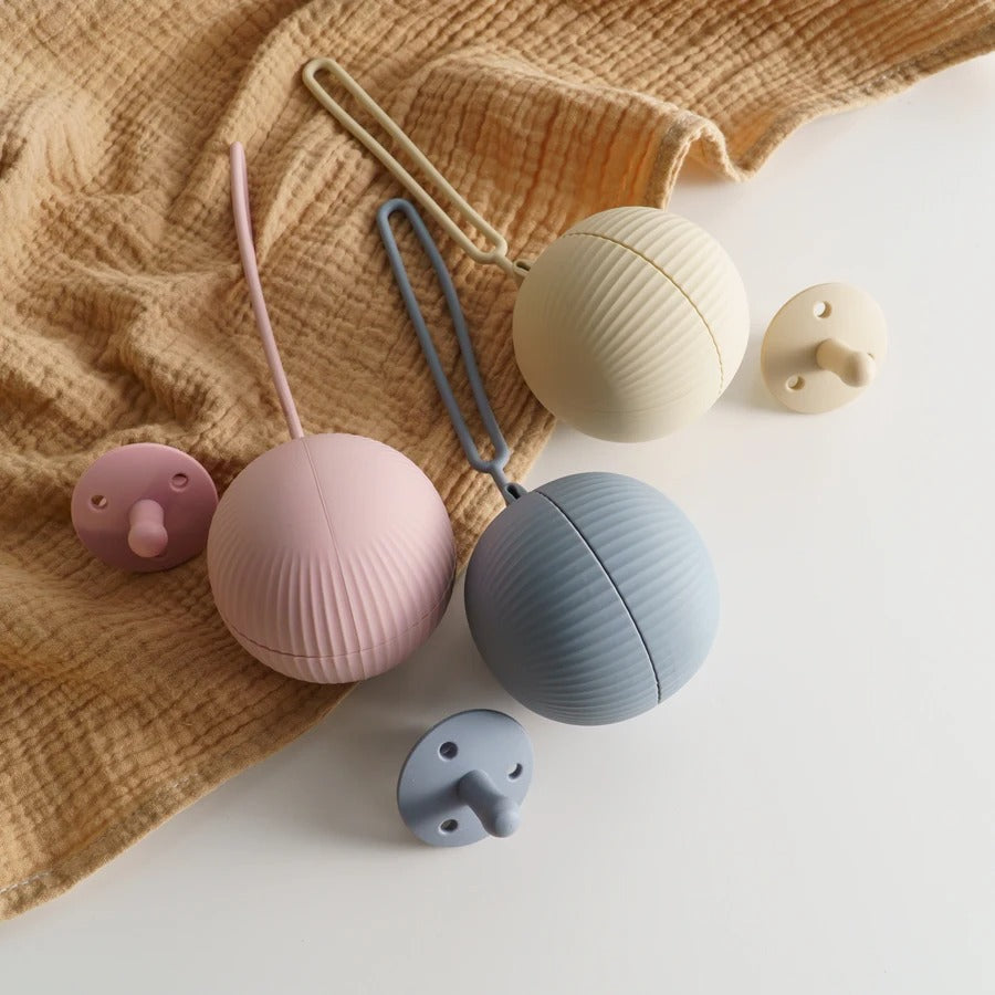 Attache tetine trois choix de couleurs