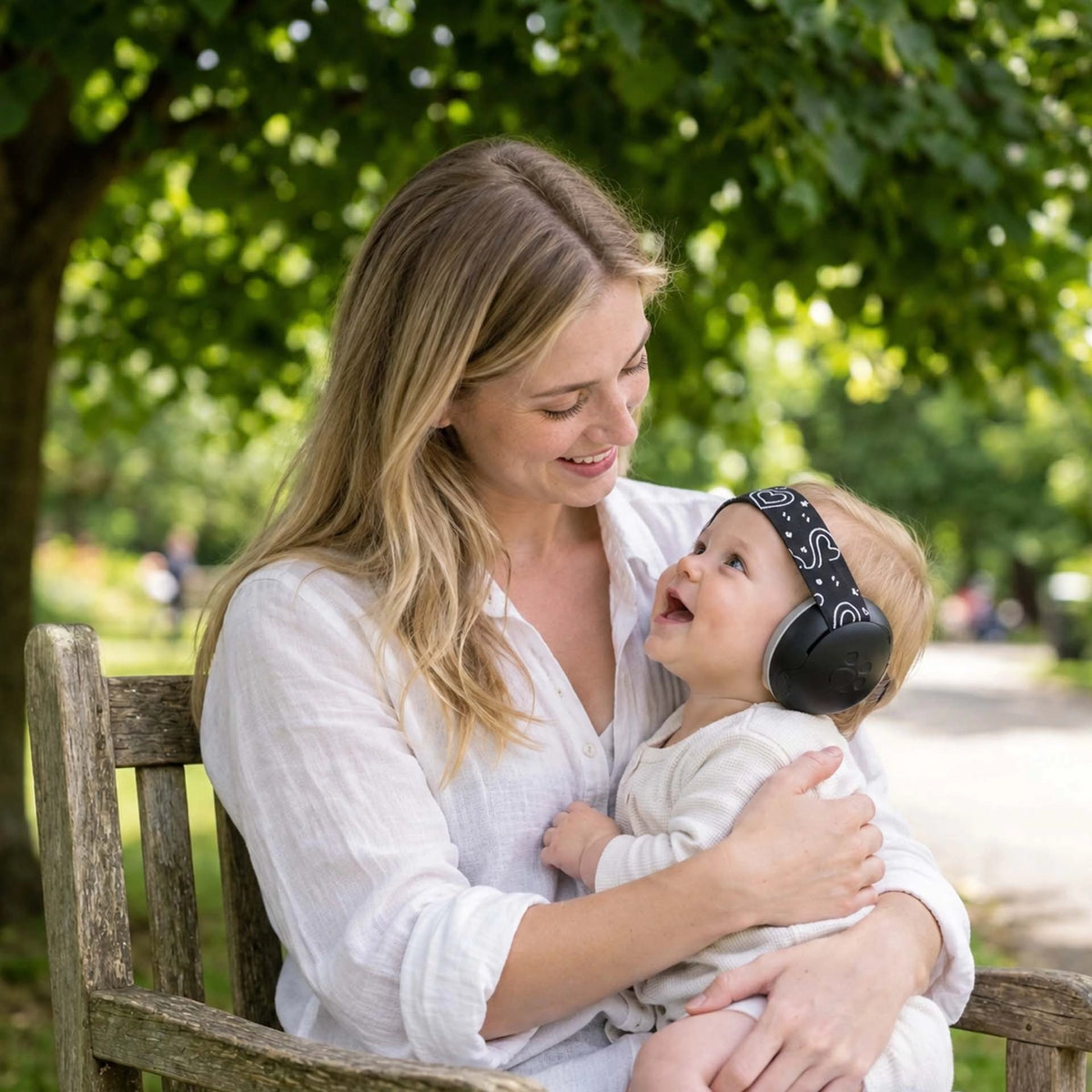 Casque anti bruit bébé noir protection auditive pour bébé.