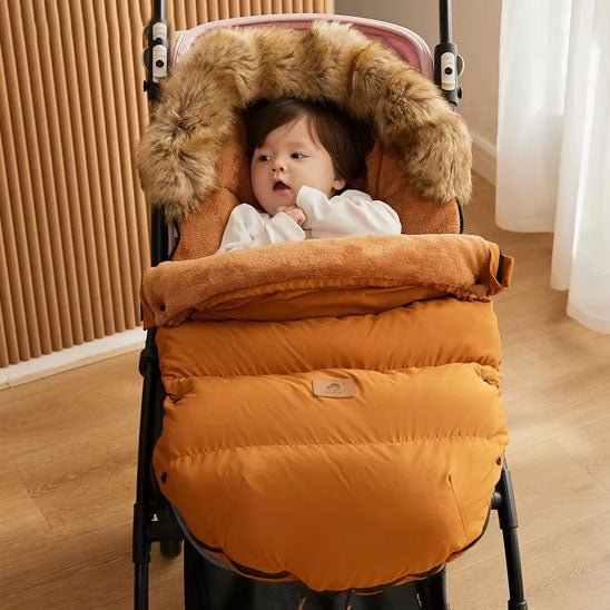 Chanceliere bebe douce avec bébé dans la poussette.