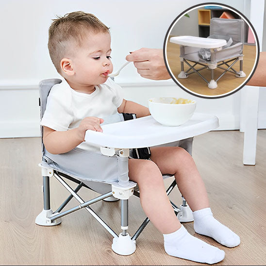 Enfant mangeant son repas dans chaise haute bébé portative