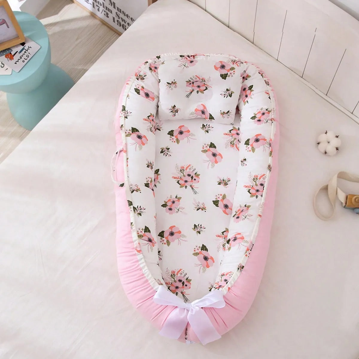 Nid d ange portable rose fleuri pour fille.