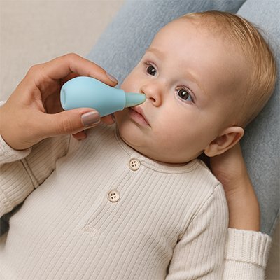 Aspirateur nasal inclus dans la trousse de toilette bebe.