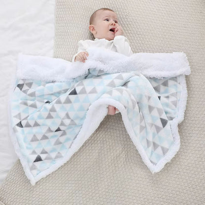 Bébé sur le dos avec couverture polaire