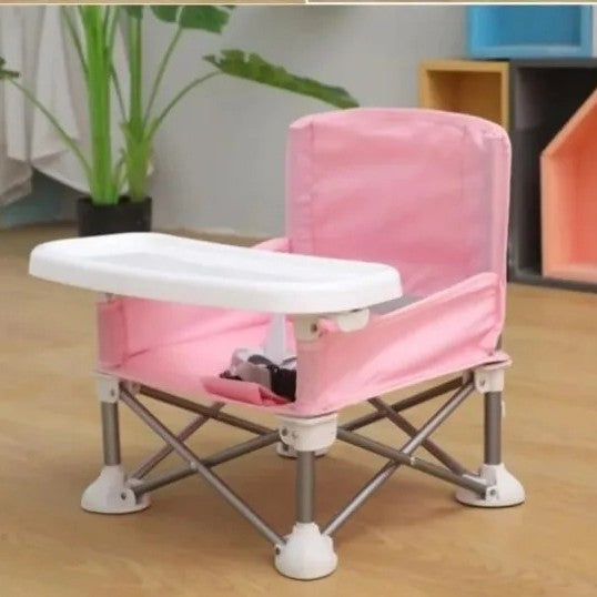 Chaise haute bébé portable rose avec plateau amovible.