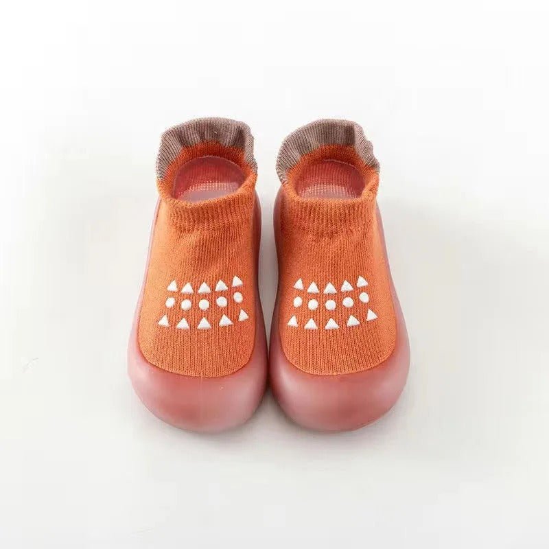 Chaussure bebe en tissu enfilable orange.