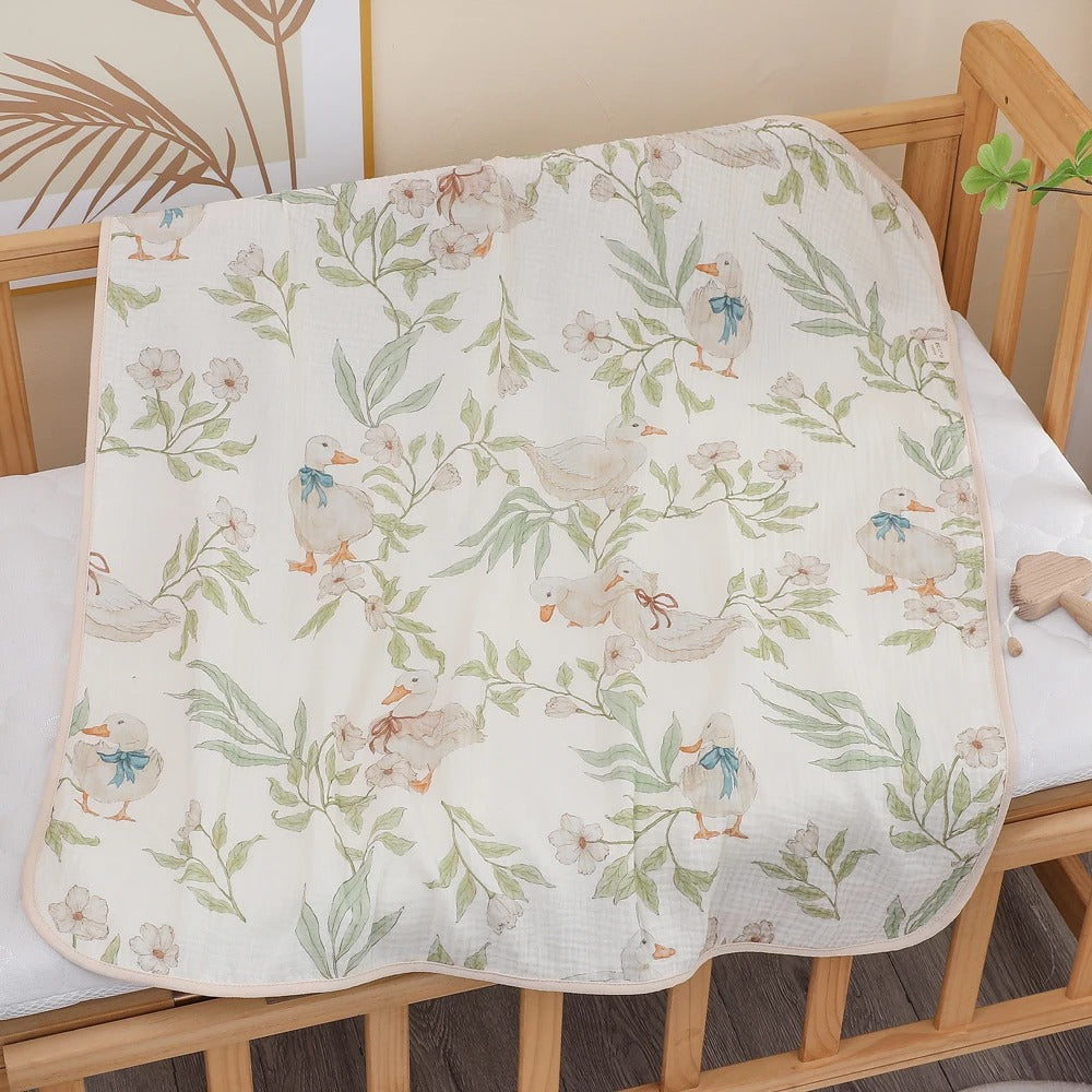 Couverture bebe en fibre de bambou aux motifs oies floral.