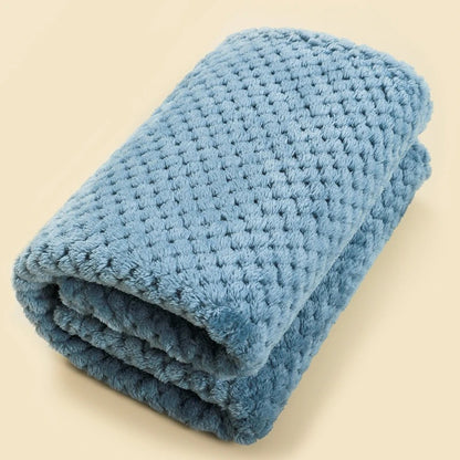 Couverture bebe polaire bleue pliée
