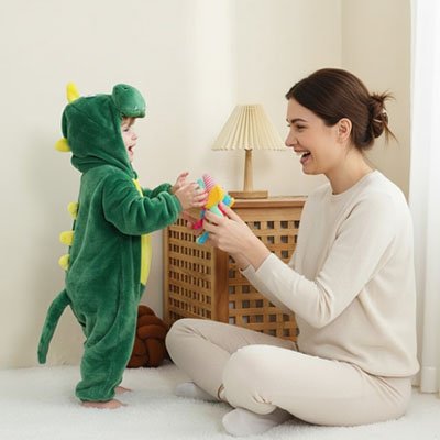 Déguisement bebe dinosaure vert en peluche chaude.