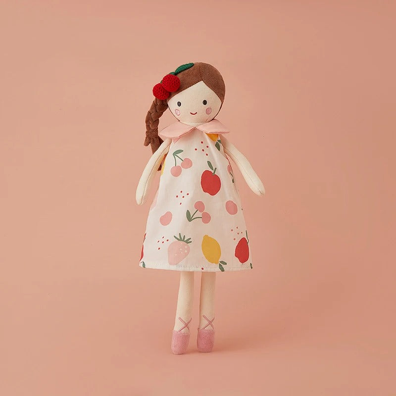 Doudou bébé poupée brunette tressée robe fruitée
