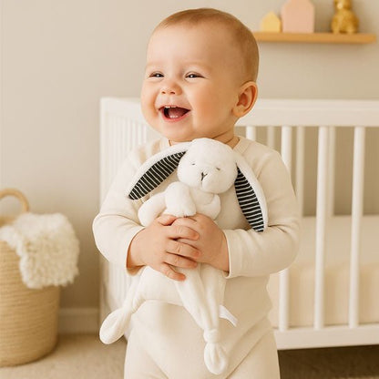 Doudou lapin blanc rayé super soyeux.