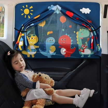 Fillette endormie à l'ombre de son pare soleil voiture bébé.