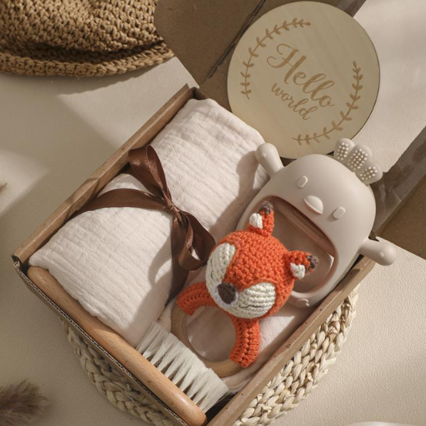 Hochet bébé coffret cadeau renard beige naturel.