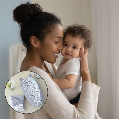 Maman cajole bébé et nid d'ange