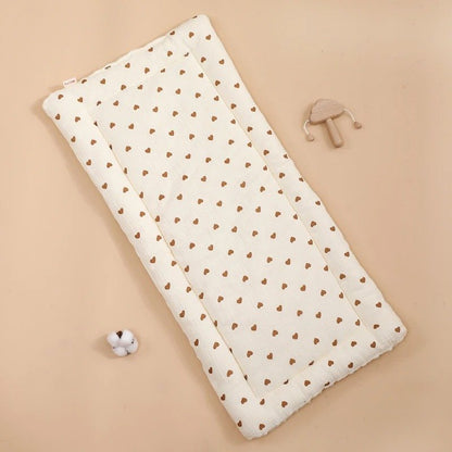 Matelas poussette beige modèle avec petits coeurs