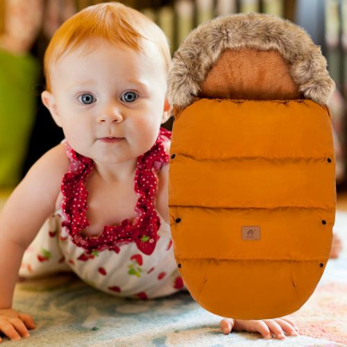 Mignonne fillette rousse et chanceliere bebe cannelle