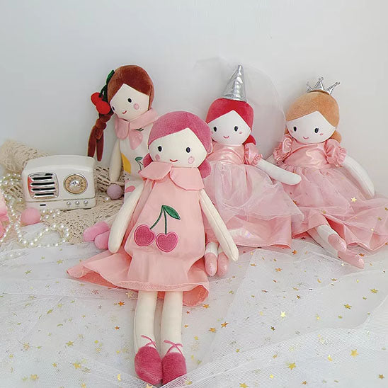 Quatre modèles doudou bébé poupée fille