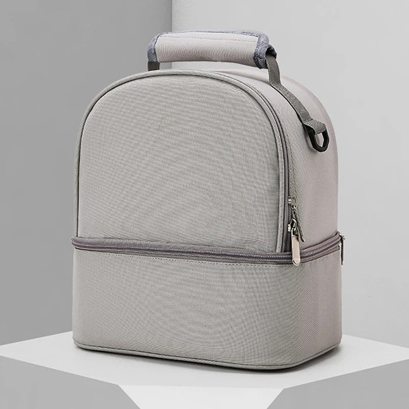 Sac bebe isotherme gris pâle avec poignée.
