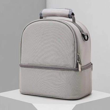 Sac bebe isotherme gris pâle avec poignée.