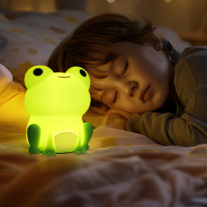 Veilleuse grenouille et enfant endormi